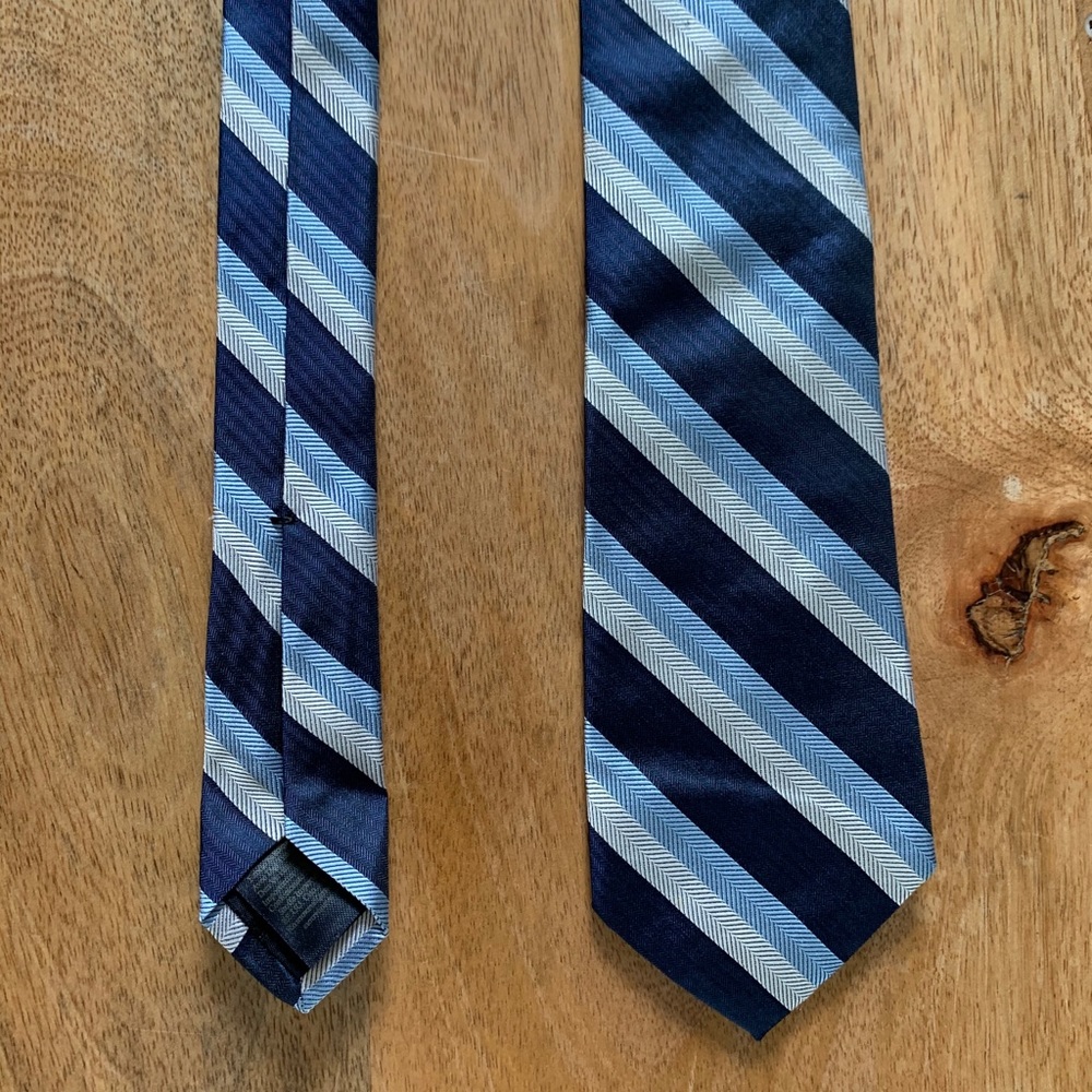 Navy chambray and white herringbone striped tie